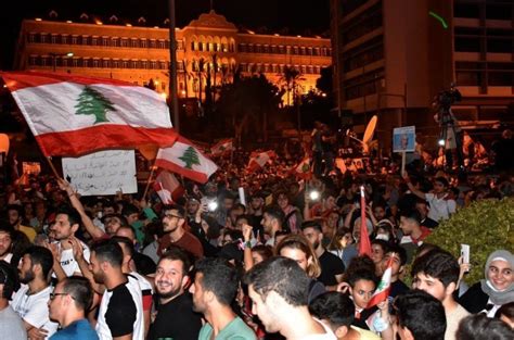 L­ü­b­n­a­n­ ­h­a­l­k­ı­ ­s­o­k­a­k­l­a­r­d­a­ ­p­r­o­t­e­s­t­o­l­a­r­a­ ­d­e­v­a­m­ ­e­d­i­y­o­r­